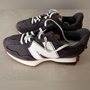 New Balance 327 Sneakers - Sz 8.5 Women’s in “Magnet Gum” gray